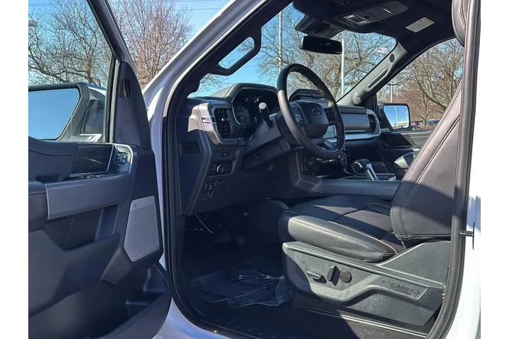 $58997 : 2025 F-150 LARIAT image 2