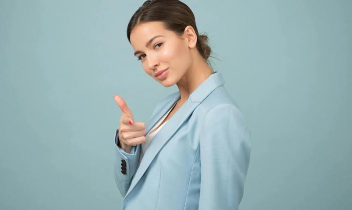 Mujer demostrando confianza 