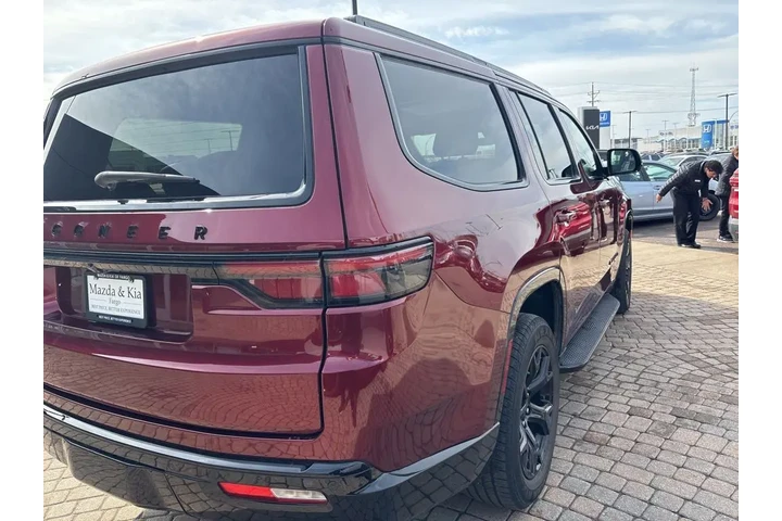 $57999 : 2024 Wagoneer Series II image 5