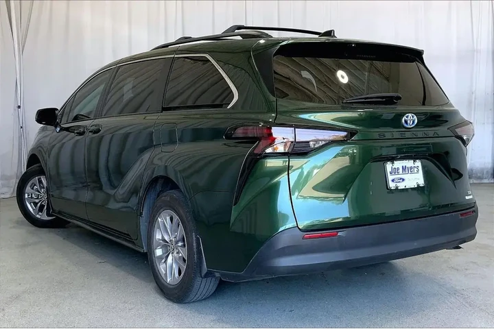 $35441 : Toyota Sienna 2024 LE 8-Pass image 5