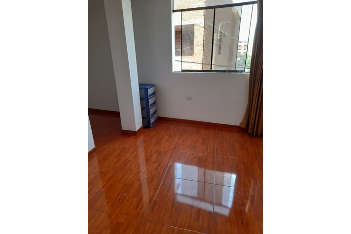 $130 : Alquilo habitacion con baño image 1