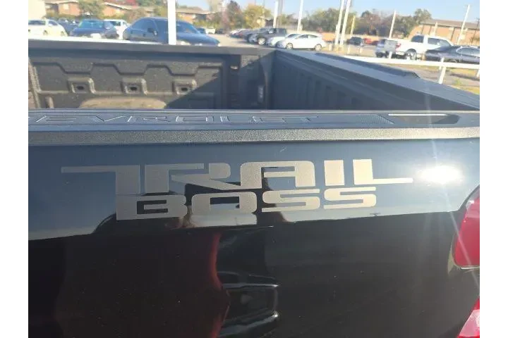 Chevrolet Silverado 1500 Lim image 9