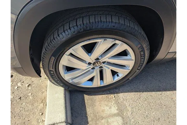 Volkswagen Atlas Cross Sport image 4