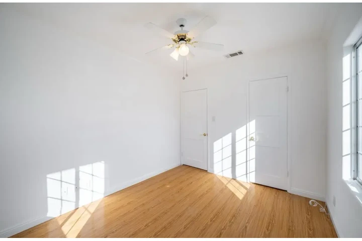 $2500 : 3Bed/2Bath Home in West Adams image 6