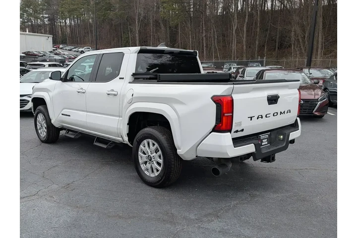 $37797 : Toyota Tacoma 2024 4x4 SR5 4 image 6