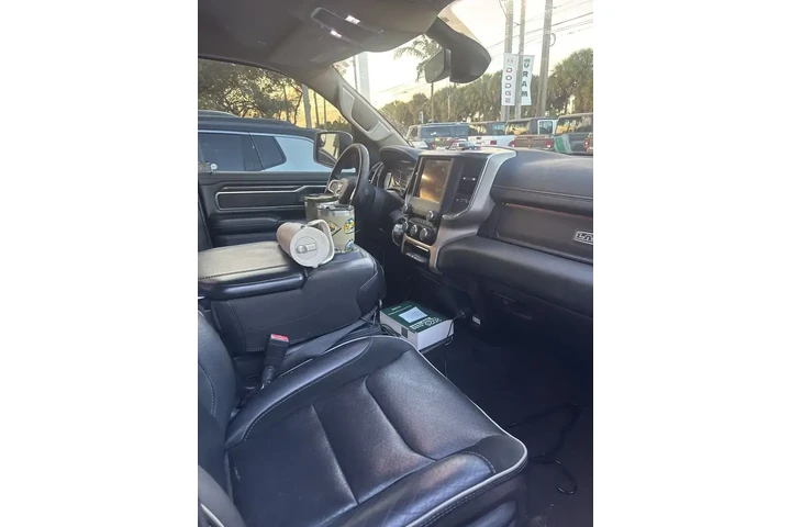 $27995 : Ram 1500 2019 4x2 Laramie 4d image 8