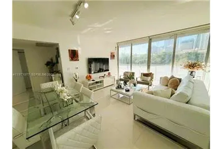 $5500 : Rental property with 2 bedro image 2