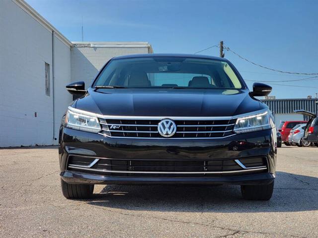 $12990 : 2018 Passat 2.0T R-Line image 3