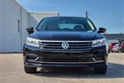 $12990 : 2018 Passat 2.0T R-Line thumbnail