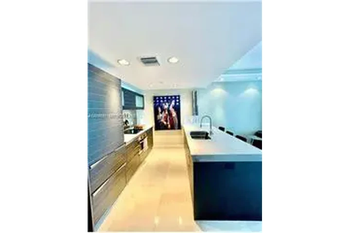 $5000 : Rental property with 1 bedro image 6