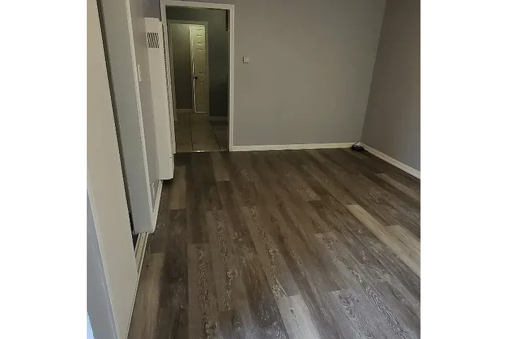 $1155 : Hot 1bd 1ba @ Huntington image 5