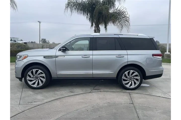 $39467 : Lincoln Navigator 2022 4x2 R image 5