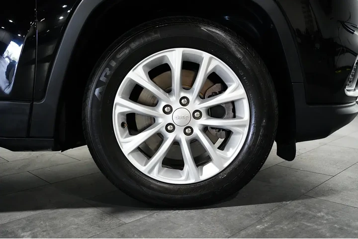 $17208 : 2020 Cherokee image 5