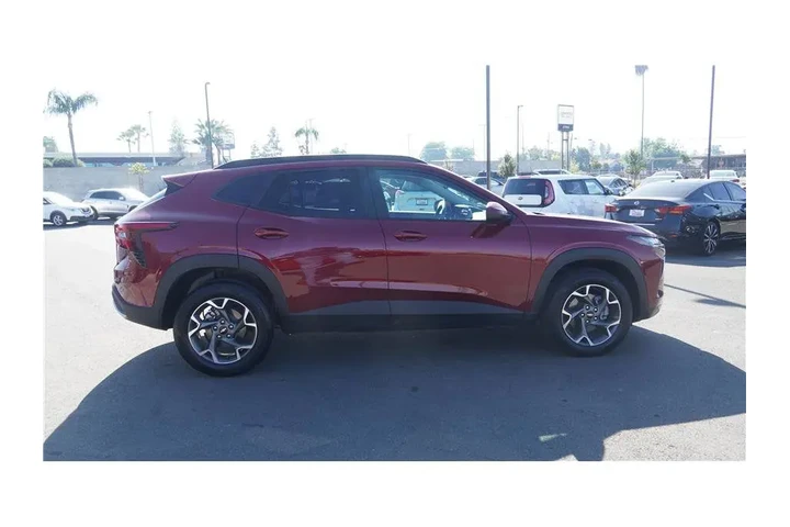 $22984 : 2025 Trax LT image 5