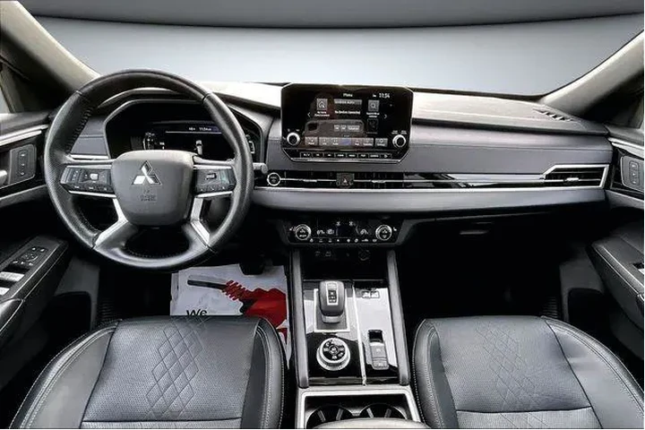 $30000 : Mitsubishi Outlander PHEV 20 image 7