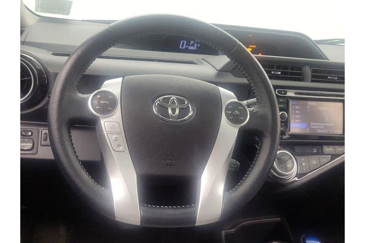 $17998 : Toyota Prius c 2016 Four 4dr image 10