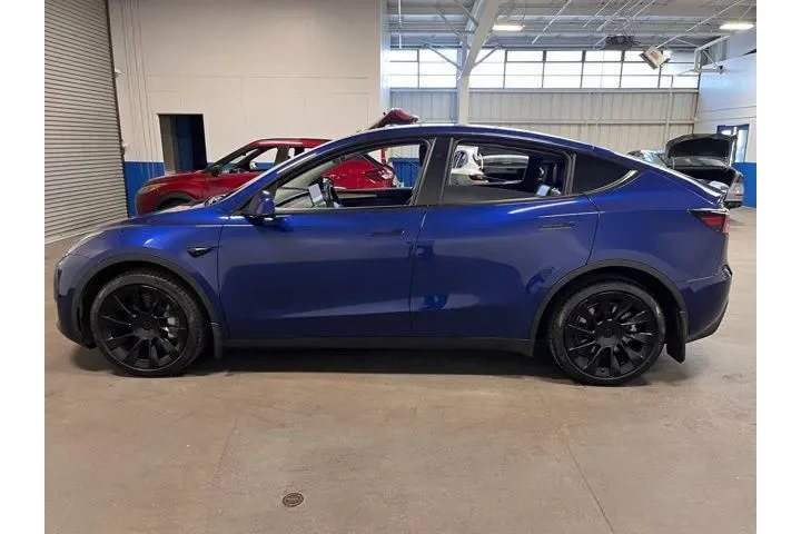 $31940 : Tesla Model Y 2023 AWD Long image 6
