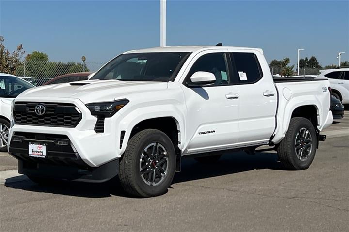 $45944 : New 2024 Tacoma TRD Sport Dou image 8