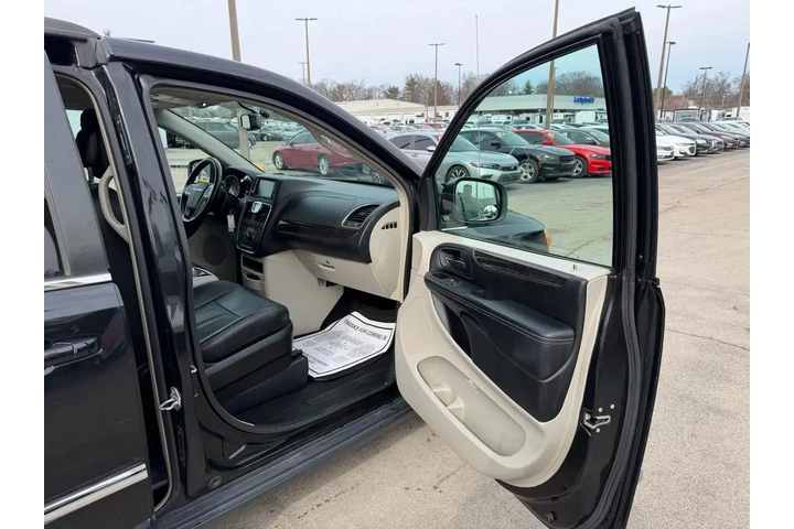 $5980 : 2016 Town & Country 4dr Wgn T image 8