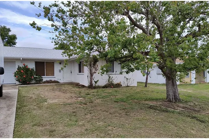 $1250 : HOUSE RENT IN AVON PARK FLORID image 6