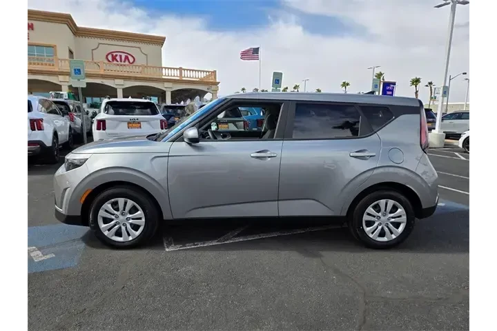 $18988 : Kia Soul 2023 LX 4dr Crossov image 3