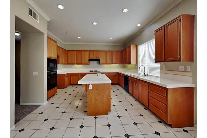 $1250 : Single family home for rent image 7