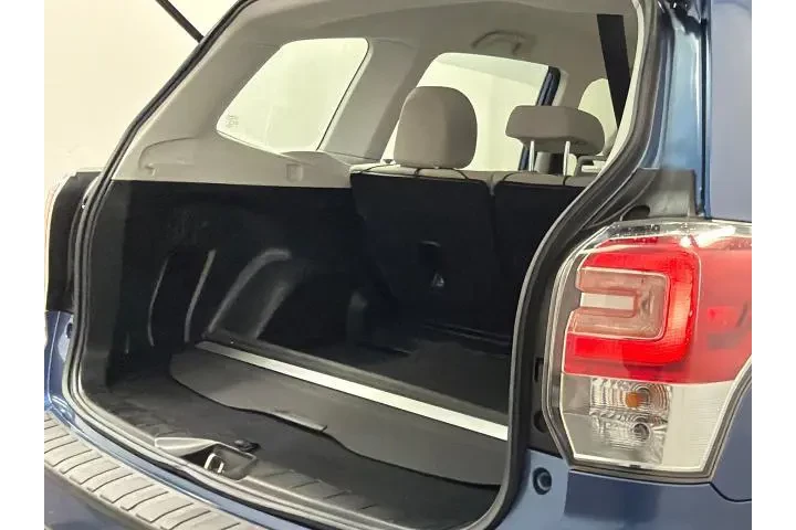 $12500 : Subaru Forester 2017 AWD 2.5 image 7