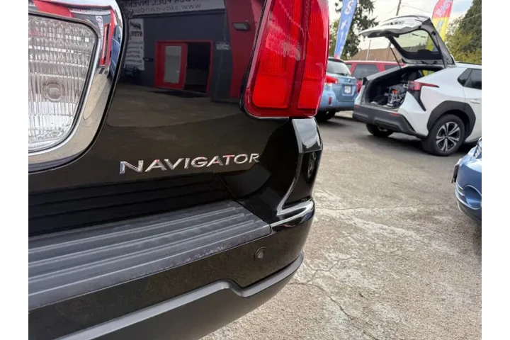 $6995 : 2005 Navigator Luxury image 8