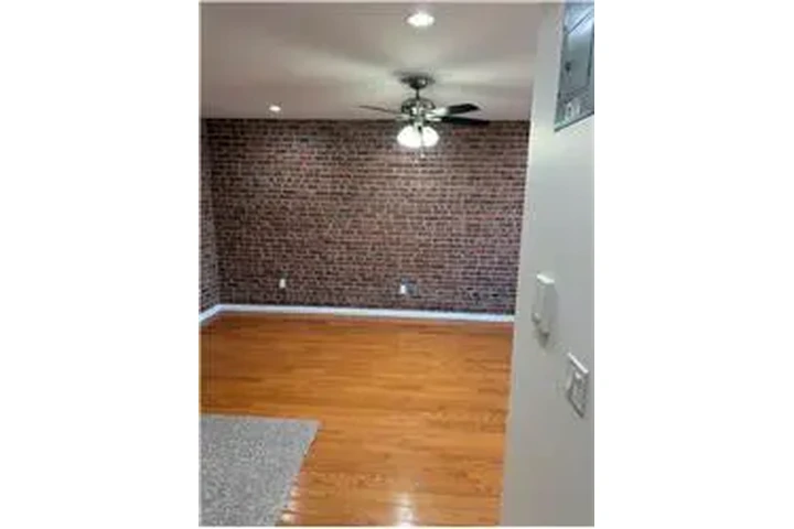 $2450 : Rental property with 1 bedro image 4