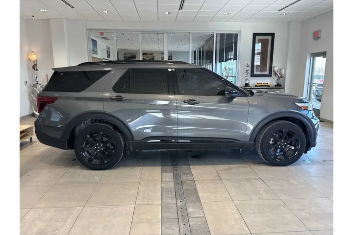 $35492 : Ford Explorer 2023 AWD ST-Li image 2