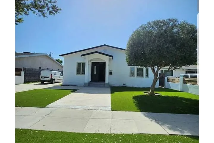$3200 : Mammoth Ave, Van Nuys, CA 9140 image 3