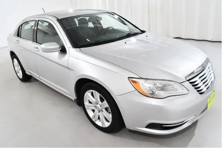 $6955 : Chrysler 200 2011 Touring 4d image 5