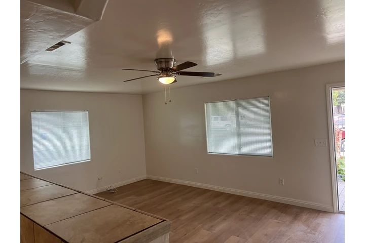 $1550 : CASA EN RENTA image 1