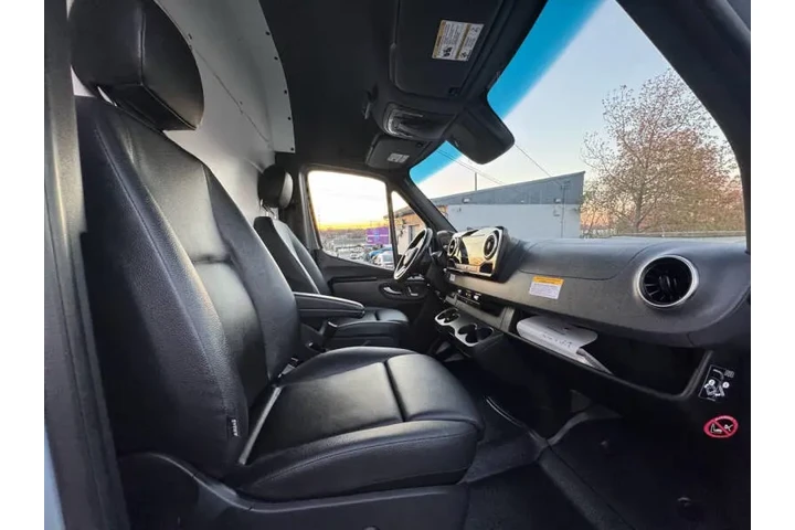 $68995 : 2022 Mercedes-Benz Sprinter 3 image 9
