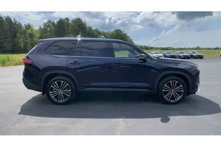 $59475 : Toyota Grand Highlander Hybr image 9