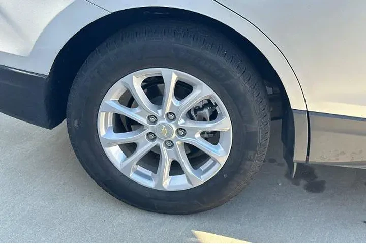 $14627 : Chevrolet Equinox 2021 LT 4d image 6