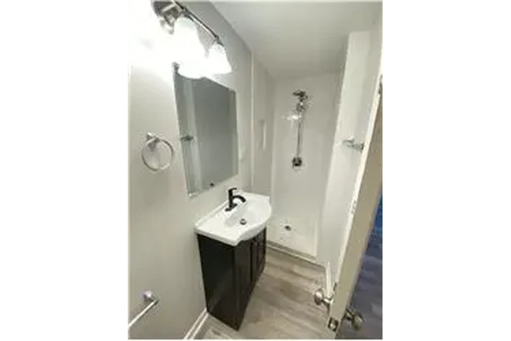 $1900 : Rental property with 3 bedro image 10