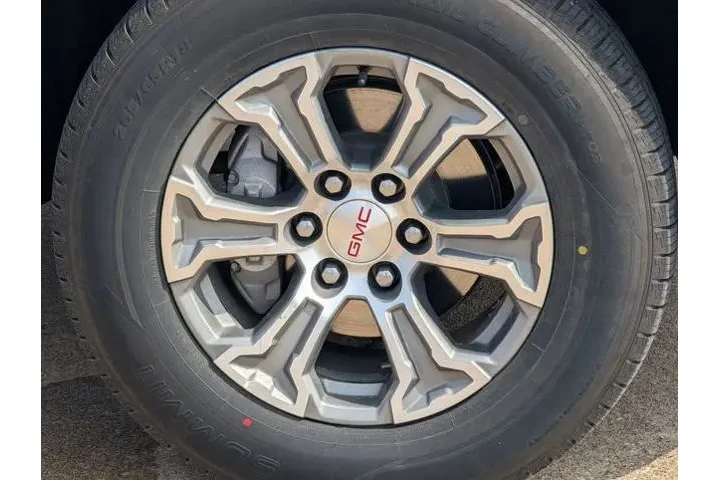 $36970 : GMC Sierra 1500 2024 4x2 SLT image 9