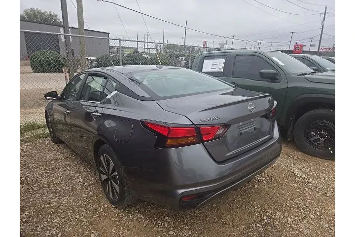 $20030 : Nissan Altima 2025 2.5 SV 4d image 2