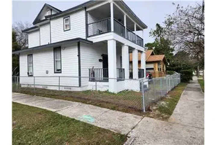 $600 : Rental property with 1 bedro image 1