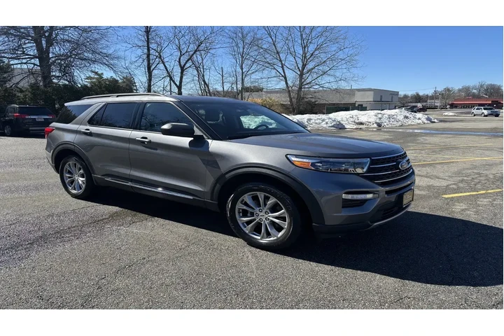 $35985 : Ford Explorer 2023 AWD XLT 4 image 9