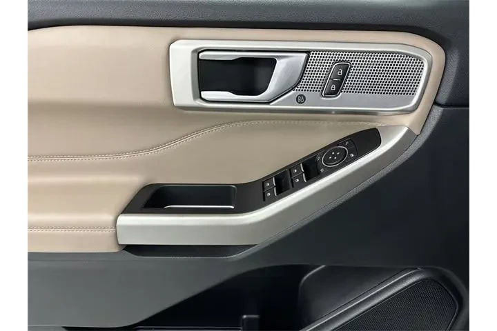 $30500 : Ford Explorer 2023 AWD XLT 4 image 5