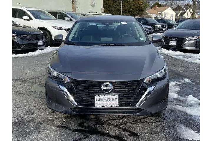 $18050 : Nissan Sentra 2025 SV 4dr Se image 2