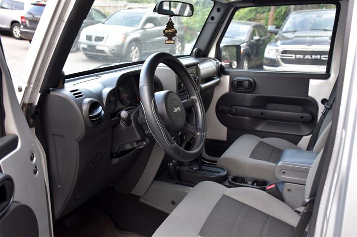 $8500 : 2008 Jeep Wrangler Unlimited X image 5