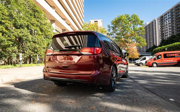 $13550 : 2018 CHRYSLER PACIFICA image 4