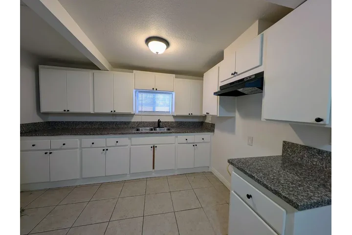 $1400 : Norwalk - Single Family Home image 2