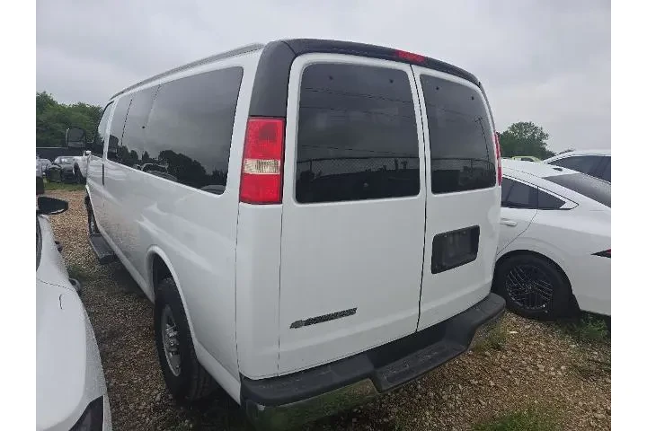 $23104 : Chevrolet Express 2017 LT 35 image 2