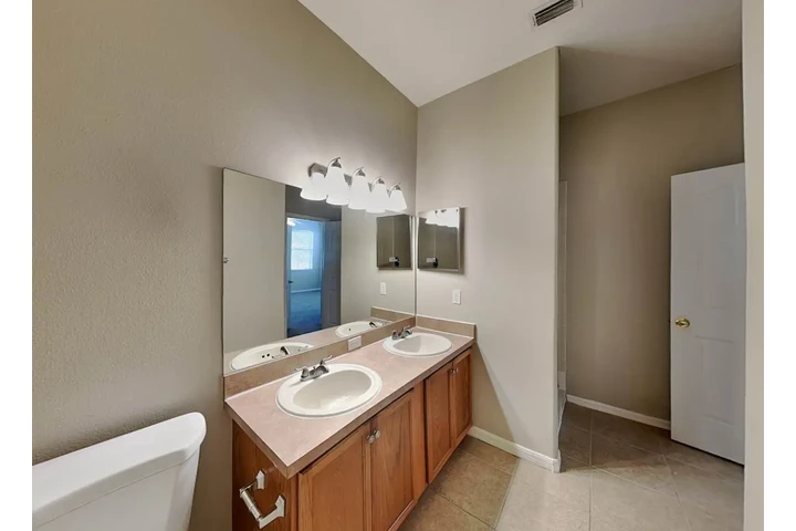 $1559 : Single family home image 6