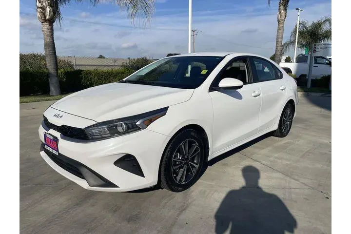$16588 : Kia Forte 2023 LXS 4dr Sedan image 1