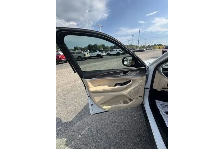 $27987 : Jeep Grand Cherokee L 2021 4 image 9